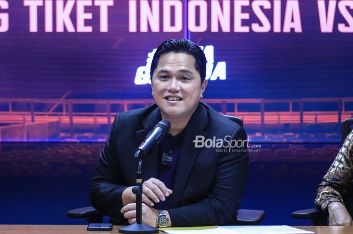 Ketua Umum PSSI, Erick Thohir, saat memberikan keterangan awak media di Stadion Utama Gelora Bung Karno, Senayan, Jakarta, Senin (29/5/2023) sore.