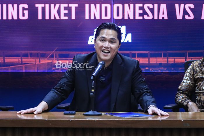 Ketua Umum PSSI, Erick Thohir, saat memberikan keterangan awak media di Stadion Utama Gelora Bung Karno, Senayan, Jakarta, Senin (29/5/2023) sore.