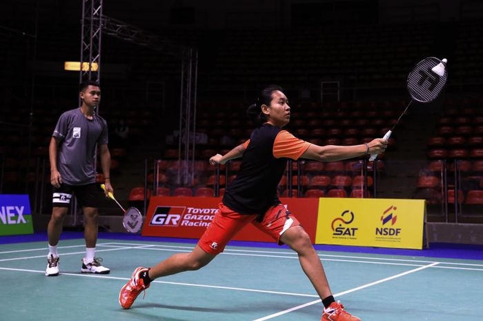 Pasangan ganda campuran Indonesia, Jafar Hidayatullah/Aisyah Salsabila Putri Pranata, berlatih jelang Thailand Open 2023 di Indoor Stadium Hua Mark, Senin (29/5/2023).