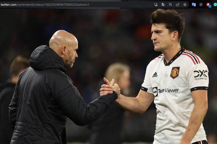 Erik ten Hag (kiri) bersama dengan Harry Maguire (kanan) dalam sebuah pertandingan untuk Man United.