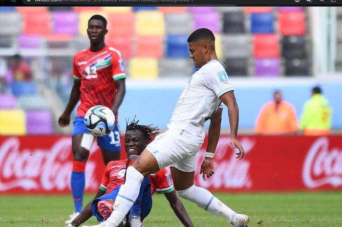 Timnas Gambia U-20 kalah dari timnas Uruguay U-20 dalam babak 16 besar Piala Dunia U-20 2023.