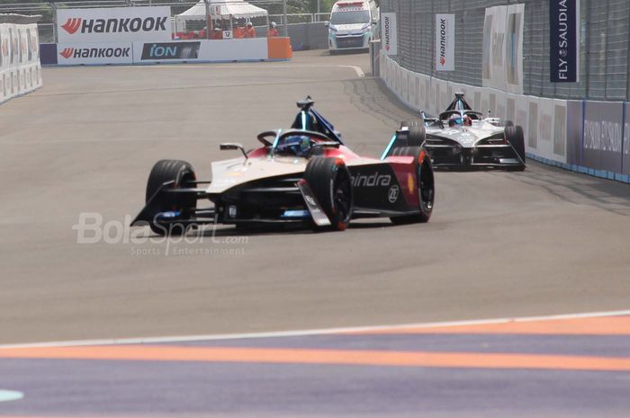 Pembalap Formula Mahindra Racing, Lucas di Grassi, di AGI Jakarta International E-Prix Circuit (JIEC), Ancol, Jakarta Utara, Sabtu (3/6/2023).