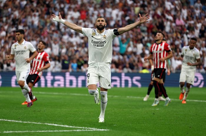 Selebrasi Karim Benzema usai mencetak gol penalti bagi Real Madrid dalam laga terakhir di Liga Spanyol 2022-2023, Minggu (4/6/2023) malam WIB.