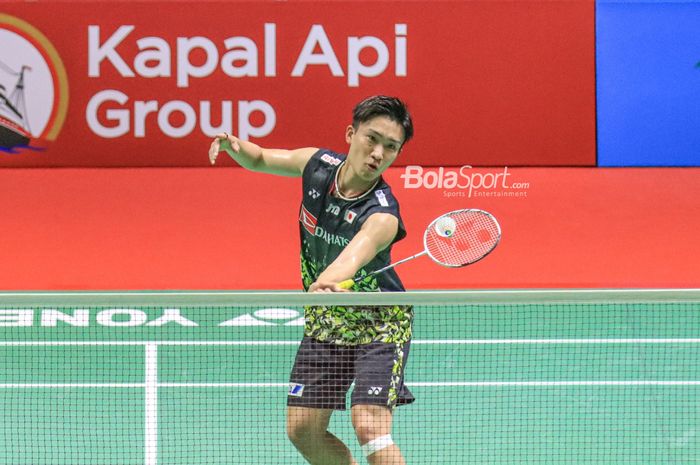 Atlet bulu tangkis tunggal putra Jepang, Kento Momota, berhasil menjuarai Korea Masters 2023