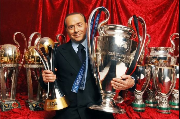 Klub yang dijuluki AC Milan KW, Monza, kabarnya akan mengubah nama stadion untuk penghormatan kepada Silvio Berlusconi yang baru saja meninggal dunia.