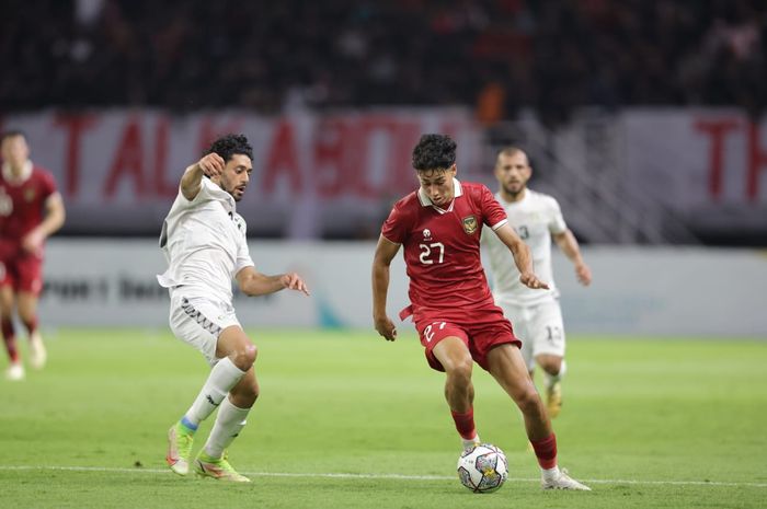 Rafael Struick berhasil mencuri perhatian pencinta sepakbola Indonesia, terutama karena aksinya pada babak pertama Indonesia vs Palestina. Punya darah Semarang.