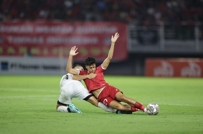 Pemain timnas Indonesia, Rafael Struick saat melawan Palestina.