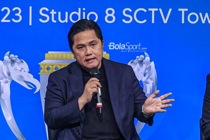 Ketua Umum PSSI, Erick Thohir, sedang memberikan sambutan di kawasan Jakarta, Kamis (15/6/2023).