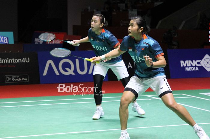 Pasangan ganda putri Indonesia, Febriana Dwipuji Kusuma / Amalia Cahaya Pratiwi, saat tampil pada babak kedua Indonesia Open 2023 di Istora Senayan, Jakarta, Kamis, 15 Juni 2023