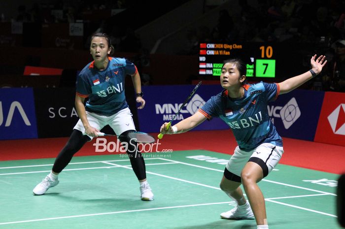 Pasangan ganda putri Indonesia, Febriana Dwipuji Kusuma / Amalia Cahaya Pratiwi, saat tampil pada babak kedua Indonesia Open 2023 di Istora Senayan, Jakarta, Kamis, 15 Juni 2023