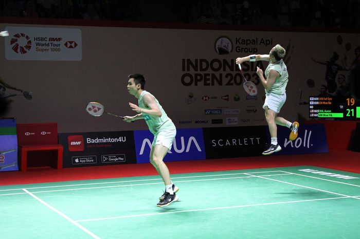 Pasangan ganda putra Malaysia, Aaron Chia/Soh Wooi Yik, saat tampil pada babak kedua Indonesia Open 2023 di Istora Senayan, Jakarta, Kamis, 15 Juni 2023