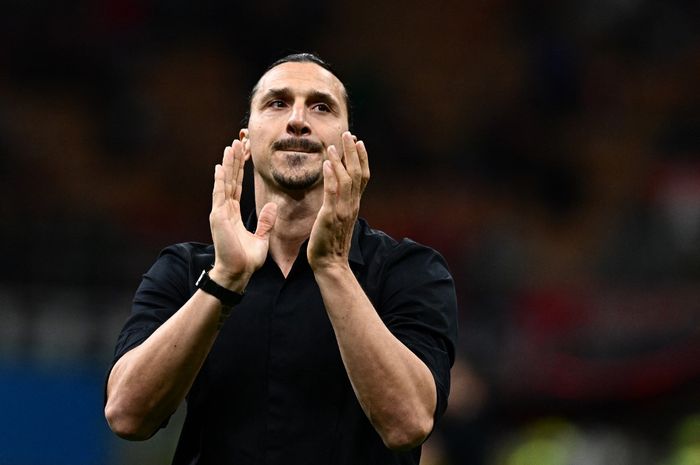 Zlatan Ibrahimovic dalam momen perpisahan dengan AC Milan di San Siro (4/6/2023).