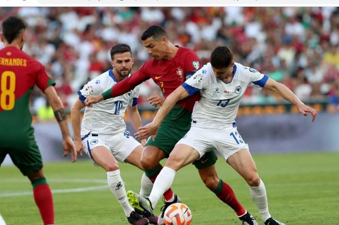 Cristiano Ronaldo gagal mencatatkan namanya di papan skor saat menghadapi Bosnia, Minggu (18/6/2023).