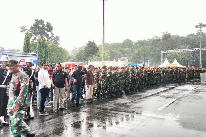 Sebanyak 4000 keamanan yang dikerahkan untuk mengamankan laga Timnas Indonesia vs Argentina di Stadion Utama Gelora Bung Karno (SUGBK), Senayan, Jakarta, Senin (19/6/2023).