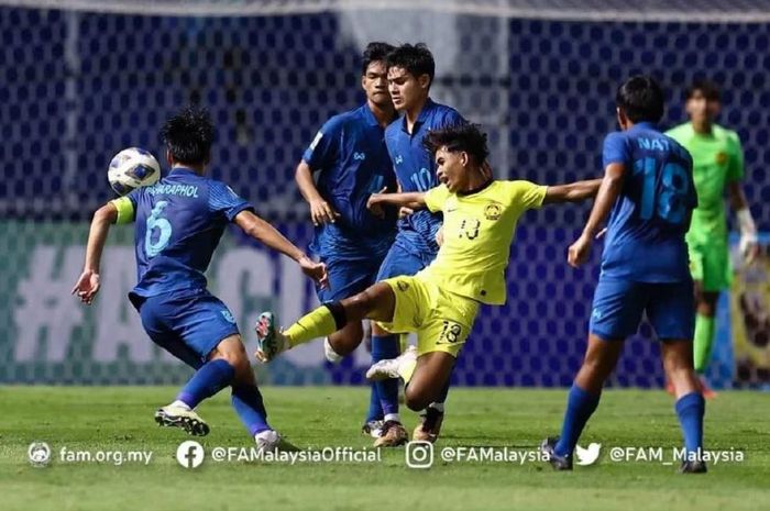 Timnas U-17 Malaysia (kuning) tersingkir dari ajang Piala Asia U-17 2023 usai ditaklukkan tuan rumah Thailand dengan skor 0-3, Minggu (18/6/2023).