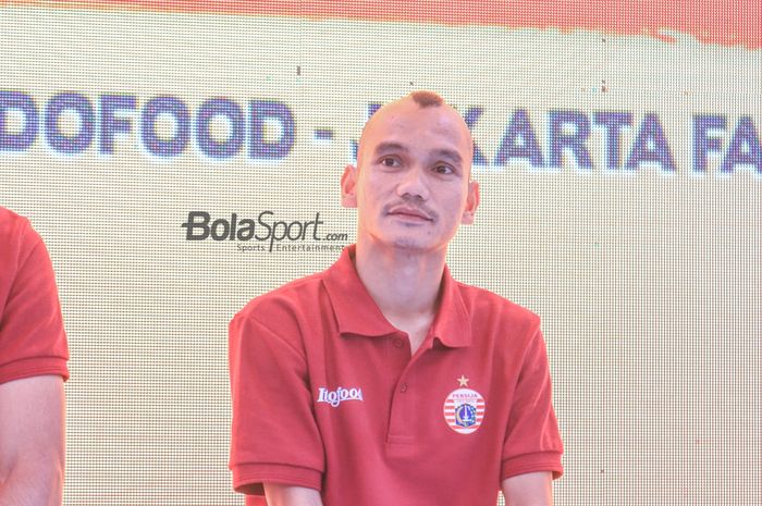 Pemain Persija Jakarta, Riko Simanjuntak, sedang memberikan keterangan kepada awak media di JiExpo, Jakarta, Kamis (22/6/2023).