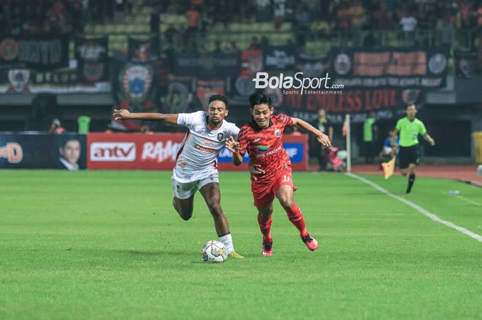 Pemain Persija Jakarta, Firza Andika(kanan), targetkan tiga poin penuh disetiap pertandingan selama tampil di Bali.