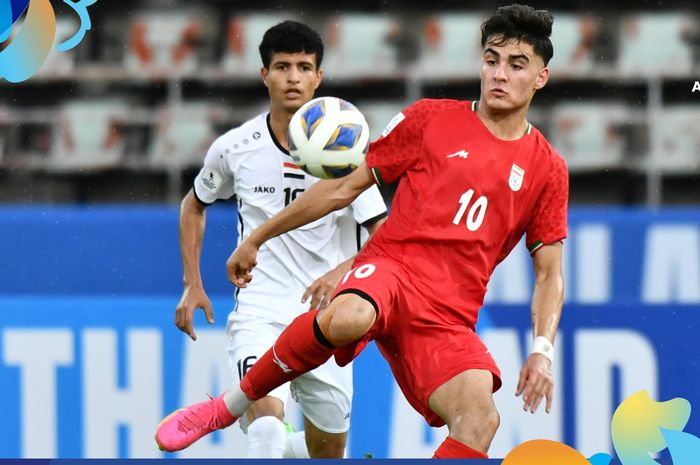 Duel pemain timnas U-17 Iran melawan timnas U-17 Yaman pada perempat final Piala Asia U-17 2023. Laga ini sekaligus memperebutkan tiket ke Piala Dunia U-17 2023 yang digelar di Indonesia.