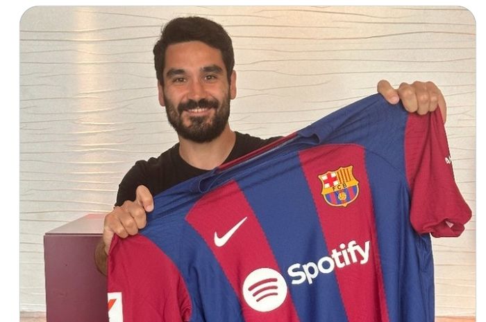 Pemain baru Barcelona, Ilkay Guendogan, dipuji sebagai gelandang subur dalam pengumuman bursa transfer resmi.