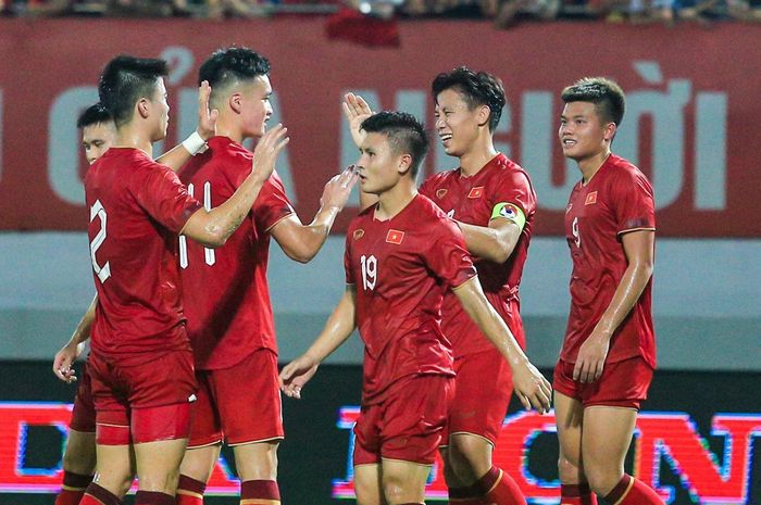 Selebrasi para pemain Vietnam usai mencetak gol ke gawang Hong Kong di FIFA Matchday.