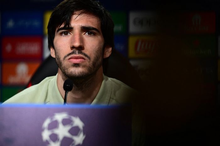 Sandro Tonali dalam jumpa pers jelang duel AC Milan vs Inter Milan di semifinal Liga Champions (15/5/2023). Pindah ke Newcastle United, Tonali akan langsung bereuni dengan AC Milan.