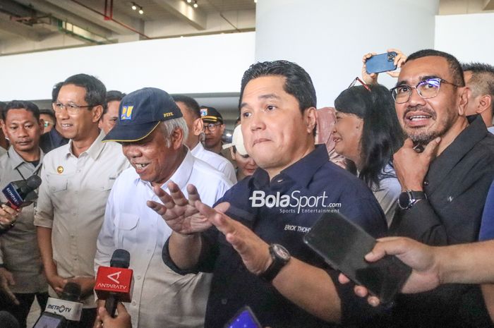 Ketua Umum PSSI, Erick Thohir, sedang memberikan keterangan kepada awak media di Jakarta International Stadium (JIS), Jakarta Utara, Selasa (4/7/2023) siang.