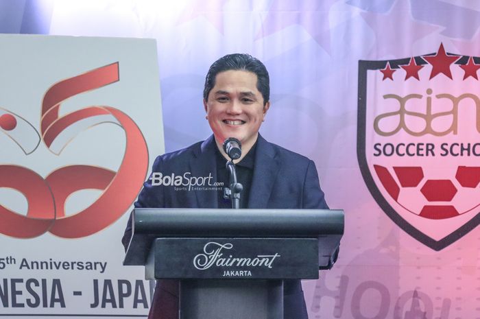 Ketua Umum PSSI, Erick Thohir, sedang memberikan keterangan kepada awak media di Hotel Fairmont, Senayan, Jakarta, Selasa (4/7/2023) siang.