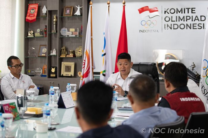 Ketua NOC Indonesia Raja Sapta Oktohari tengah memimpin rapat Komite Eksekutif di Kantor KOI, Senayan, Jakarta, Senin (3/7/2023).