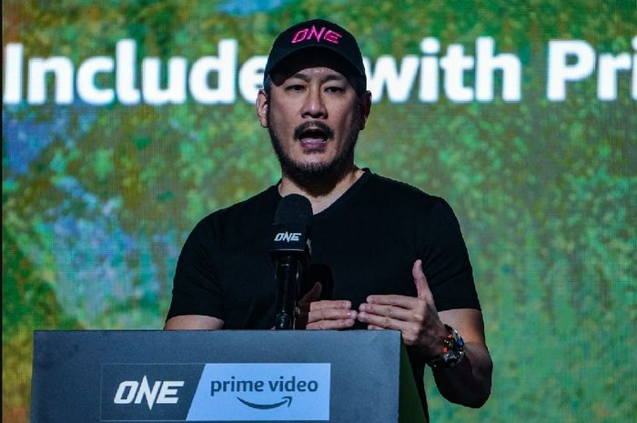 Bos ONE Championship, Chatri Sityodtong, sangat sering memberikan bonus 50 ribu dolar AS atau 750 juta rupiah kepada atlet-atletnya yang tampil impresif.