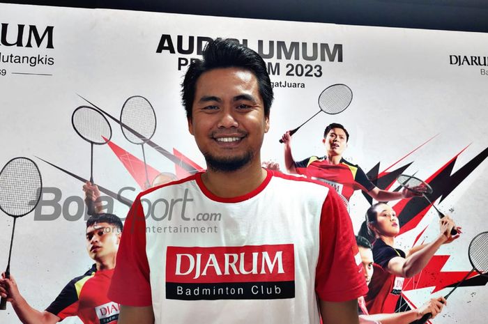 Legenda bulutangkis Indonesia Tontowi Ahmad saat menjadi Tim Pencari Bakat di Audisi Umum PB Djarum di GOR Djarum, Pati, Kudus, pada Rabu (5/7/2023)