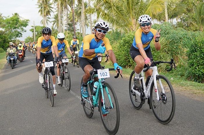 Cycling de Jabar 2022, sebuah event kolaborasi Harian Kompas dengan Pemerintah Provinsi Jawa Barat dan Bank BJB, digelar pada Sabtu-Minggu (8-9/7/2023). 