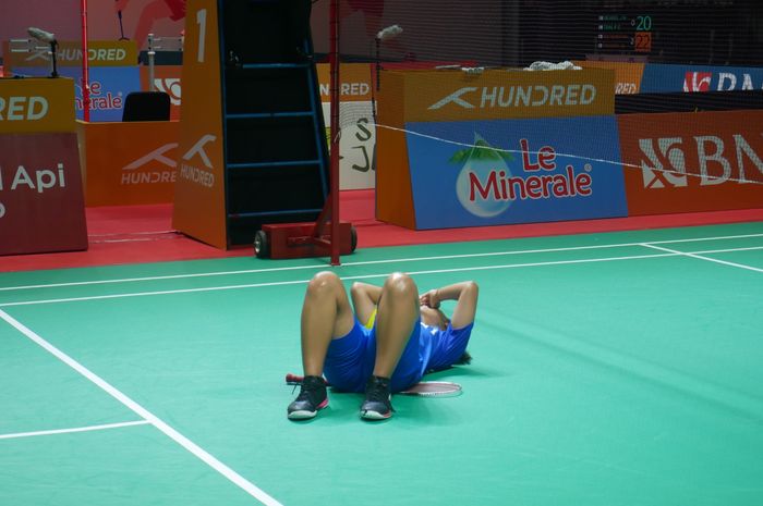 Momen tunggal putri Indonesia, Mutiara Ayu Puspitasari terharu usai berhasil antarkan Indonesia menang 3-0 atas Thailand, pada semifinal beregu Kejuaraan Asia Junior 2023, di GOR Yogyakarta, Senin (10/7/2023).