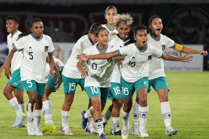 Para pemain Timnas U-19 Wanita Indonesia harus mengalahkan Thailand di semifinal untuk membuka peluang juara Piala AFF U-19 Wanita 2023.