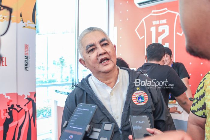 Direktur Utama Persija Jakarta, Ambono Janurianto, saat ditemui awak media di Persija Store, Kuningan, Jakarta, Jumat (14/7/2023) siang.