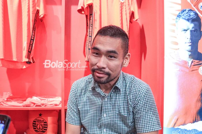 Wakil Presiden Persija Jakarta, Ganesha Putera, sedang memberikan keterangan jumpa pers di Persija Store, Kuningan, Jakarta, Jumat (14/7/2023).