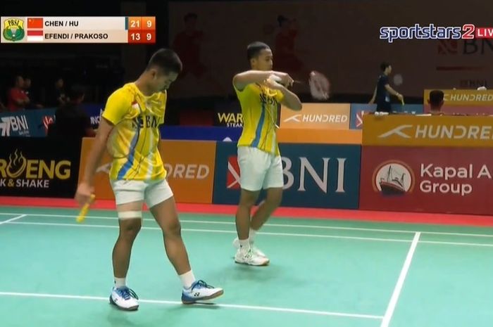 Ganda putra Indonesia, Zidane Attauba Efendi/Kleopas Binar Putra Prakoso saat tampil pada babak semifinal Kejuaraan Asia Junior 2023 di GOR Yogyakarta, Sabtu (15/7/2023)