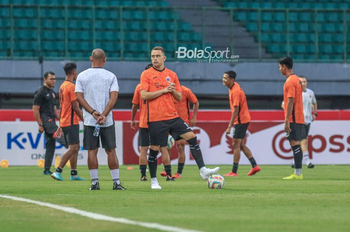 Maciej Gajos tampak ikut berlatih bersama Persija Jakarta di Stadion Patriot Candrabhaga, Bekasi, Jawa Barat, Sabtu (15/7/2023).