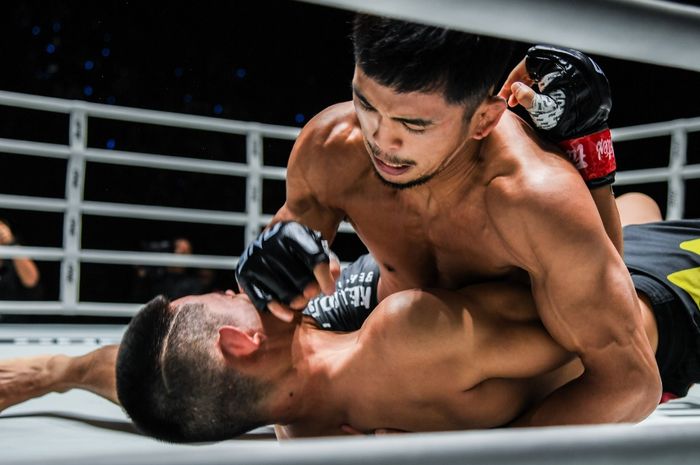 Jagoan ranking 5 kelas terbang ONE Championship, Xie Wei, kalah dari Yuya Wakamatsu di ONE Fight Night 12, Sabtu (15/7/2023) di Lumpinee Boxing Stadium, Bangkok, Thailand. 