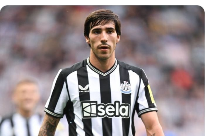 Sandro Tonali untuk pertama kalinya bermain dengan baju Newcastle United dalam laga pramusim melawan Rangers, Rabu (19/7/2023) dini hari WIB.