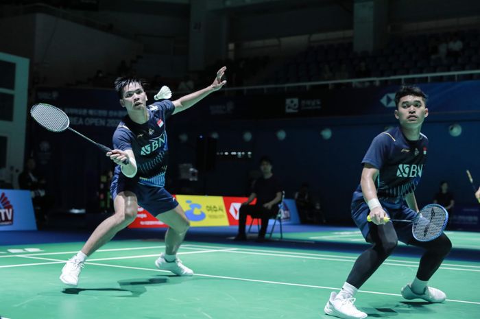 Pasangan ganda putra Indonesia, Leo Rolly Carnando/Daniel Marthin, pada babak pertama Korea Open 2023 di Jinnam Stadium, Selasa (18/7/2023).