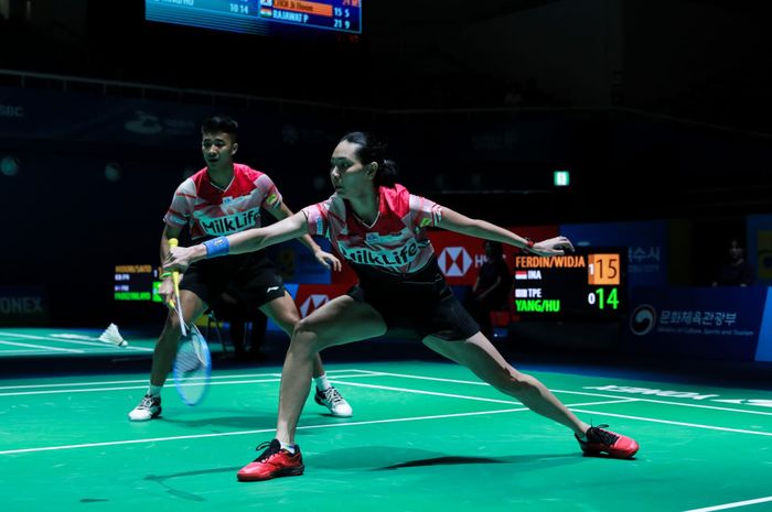 Pasangan ganda campuran Indonesia, Dejan Ferdinansyah/Gloria Emanuelle Widjaja, pada babak pertama Korea Open 2023 di Jinnam Stadium, Rabu (19/7/2023).