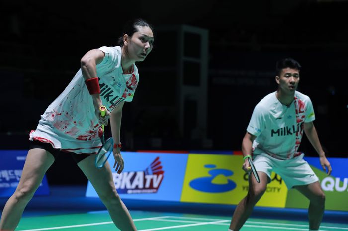 Ganda campuran Indonesia, Dejan Ferdinansyah/Gloria Emanuelle Widjaja, bertanding pada babak kedua Korea Open 2023 di Jinnam Stadium, Yeosu, Korea Selatan, 20 Juli 2023.