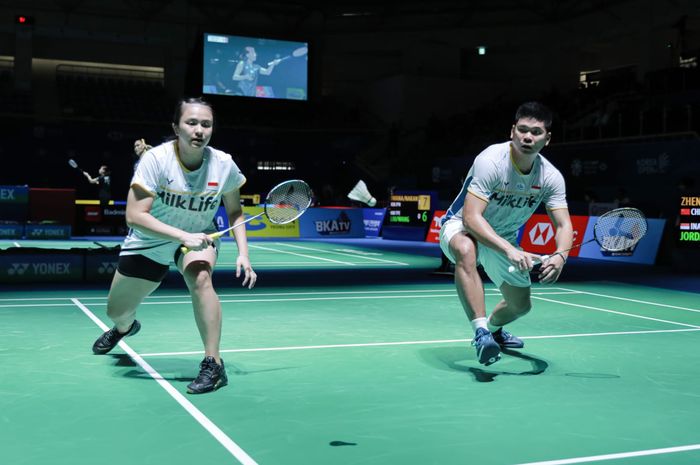 Aksi ganda campuran Indonesia, Praveen Jordan/Melati Daeva Oktavianti, saat babak kedua Korea Open 2023 di Jinnam Stadium Yeosu, Korea Selatan, 20 Juli 2023.