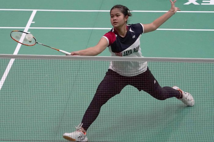 Tunggal putri U-15, pemain binaan Jaya Raya Alvira Adelia Putri pada Yonex Sunrise Pembangunan Jaya Raya Junior International Grand Prix 2023 di GOR PB Jaya Raya Bintaro, Rabu (19/7/2023).