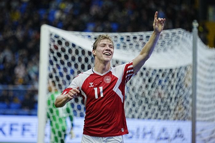 Manchester United akhirnya berhasil mendapatkan Ramus Hojlund. Saga transfer Erling Haaland KW pun resmi selesai.