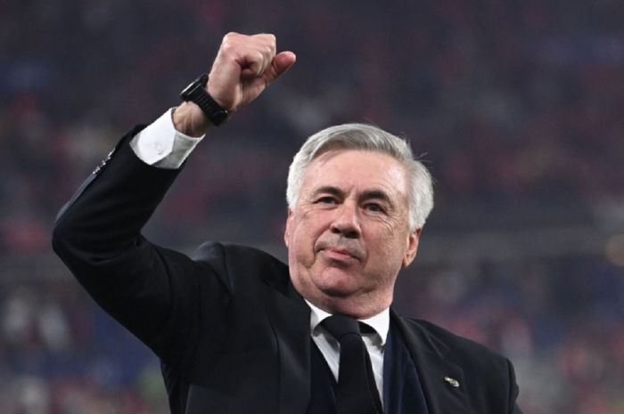 Carlo Ancelotti, pelatih berpengalaman dari Italia yang telah mengasuh banyak klub dan pemain top serta meraih segudang trofi.