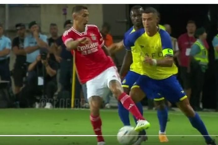 Momen Cristiano Ronaldo dipermalukan Angel Di Maria dalam laga pramusim antara Al Nassr vs Benfica (20/7/2023).