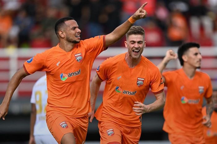 Pemain Borneo FC, Leo Lelis merayakan gol ke gawang Barito Putera laga pekan keempat Liga 1 2023/2024 di Stadion Segiri, Samarinda, Kalimantan Timur, Jumat (21/7/2023).