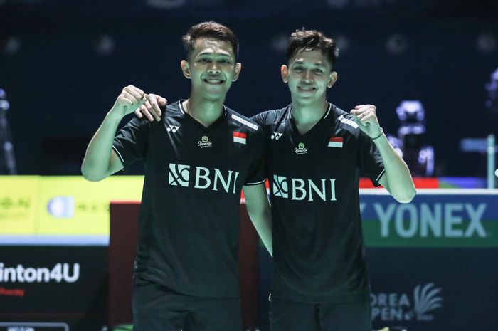 Ganda putra Indonesia, Fajar Alfian/Muhammad Rian Ardianto, merayakan kemenangan mereka pada babak perempat final Korea Open 2023 di Jinnam Stadium, Yeosu, Korea Selatan, 21 Juli 2023.