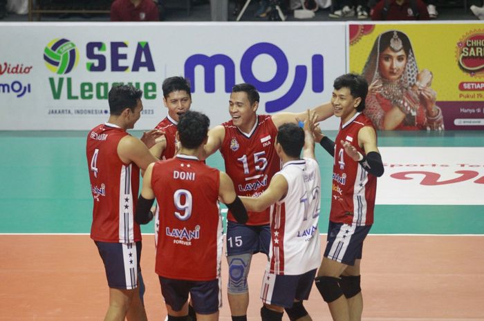 Selebrasi pemain Indonesia (LaVani) saat meraih poin melawan Filipina pada SEA V League 2023, Jumat (21/7/2023)